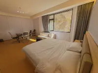 Baiyu Linqi Hot Spring Hotel