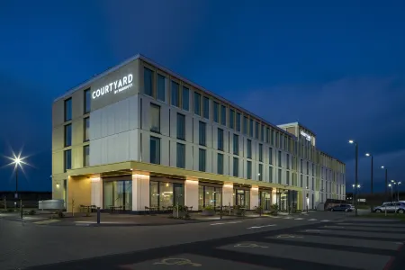 Courtyard Inverness Airport Отели в г. Авох