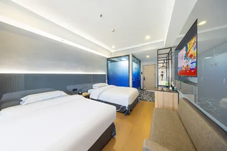 TOWO Superior Hotel Friendship Square Tiain Station Branch)