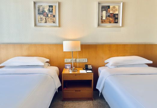 호텔 조식 및 주변 전경