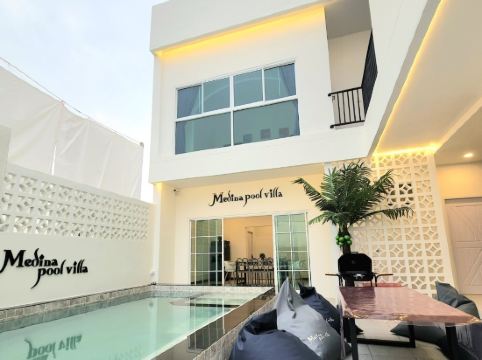 Medina Private Pool Villa-Bangsaen