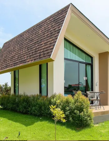 Boat House Boutique Riverside Отели рядом с достопримечательностью «Wat Lan Tak Fa»