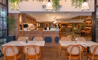 THEE Bangkok by TH District