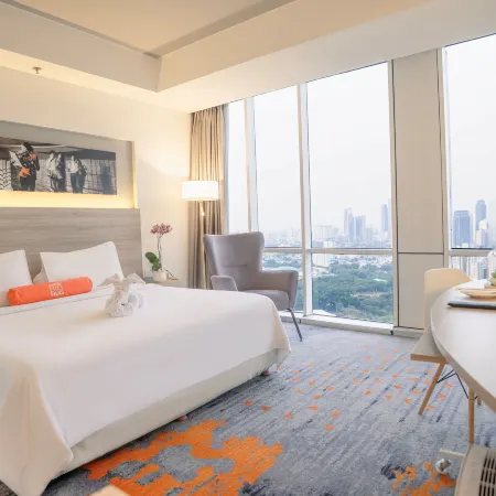 Harris Suites fx Sudirman Отели рядом с достопримечательностью «Плаза Сенаян»