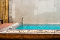 S 2 Modern Boutique Hotel - Rooftop Pools