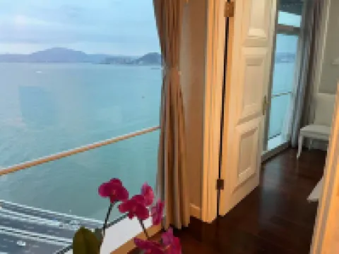 Qinghaiwan Sea View Apartment (Xiamen University Shimao Twin Towers Branch)