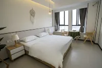 Qifengxuan Apartment Homestay (Nanhu Square Branch, Yueyanglou District) - Pools