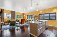 VioletSuitesPDX Boutique Hotel