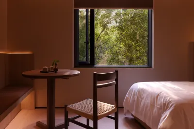 姑蘇檐下·新蘇式飯店(十全街盤門景區店) 蘇州科技大學(石湖校區)附近的飯店