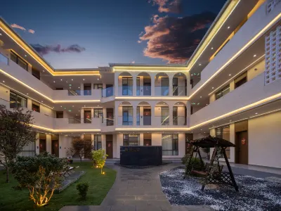 Shangri La Taoran Yunzhu Homestay