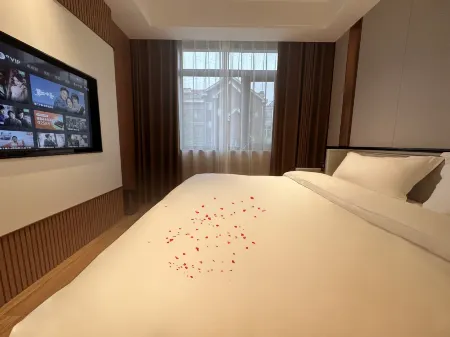 Deshe Yuxiangshan Jingtangquan Resort Hotel