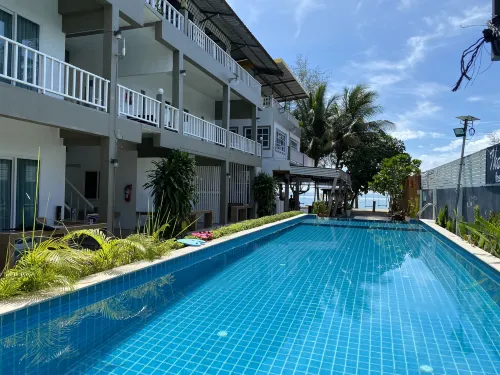 Tharadol Beach Resort - Parkplatz