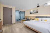 Fengxing Hotel (Kunming Railway Station Shuangqiao Night Market) Hotels near Fude Station