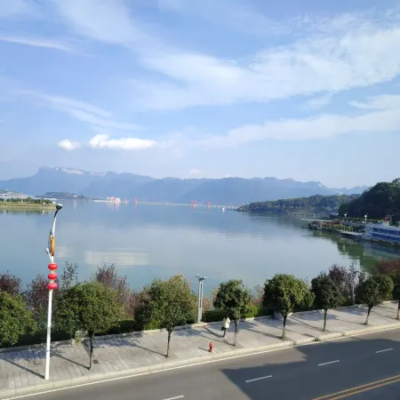 Tinglangyu River View Hotel