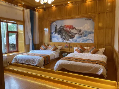 Shangri-La Xiaozhongdian Town Tianchi Homestay Hotels near Wangyeju Camping Base