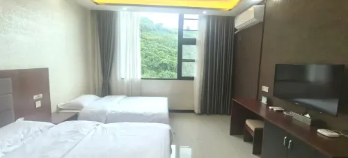 Zhijin Tumbler Hotel - Dağ Manzaralı