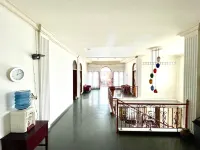 Yani Guesthouse Hotels in Padang Lua
