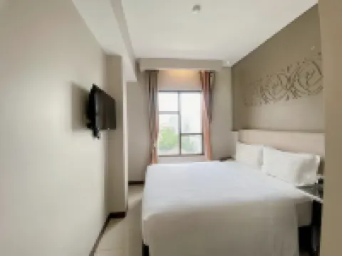 เวิร์ส ไลท์ โฮเทล กาจาห์ มาดา