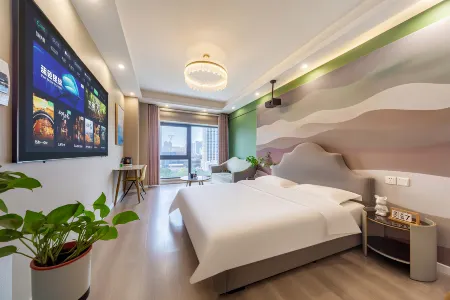 Manlu Ins Design Hotel (Baolong Plaza, Jinsui Avenue, Xinxiang)