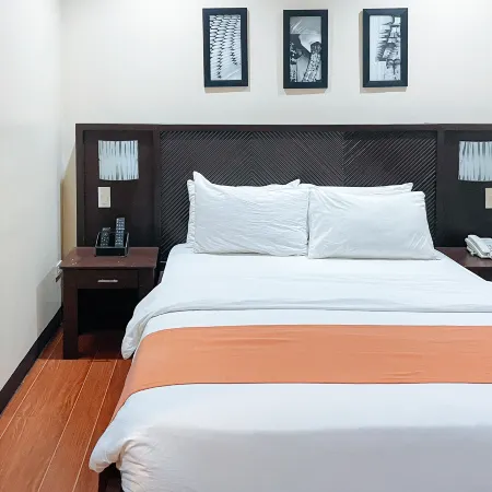 RedDoorz Plus @ Hotel Esse