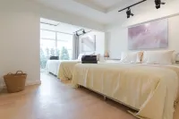 Mini-Me HUBS, Charm Suites & Pool in Old City - Guest houses