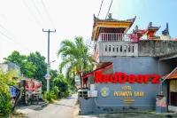 RedDoorz Plus @ Singaraja Hotels near Buleleng Agro III DEMPLOT MANGGA