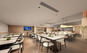 Atour Hotel, Biyun Road, Jushan Square, Xingyi City