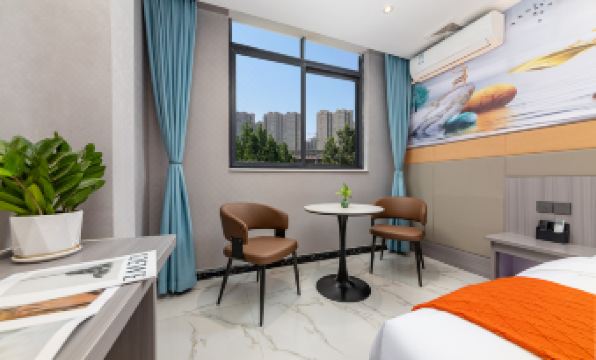 Wofu Hotel (Zhengzhou High-speed Railway East Station Economic Development Center Plaza)