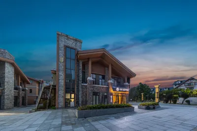 Floral Hotel·Hoshino Residenc Hotel(Changbaishan West Scenic Area Tourism Service Center Store) Hotels in der Nähe von Fusong Foreign Language School
