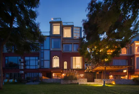 Dongjiang Lake Ergeng Daizhu Homestay Отели в г. Цзысин