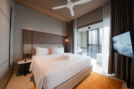 Deluxe 1-Bedroom With Bathtub