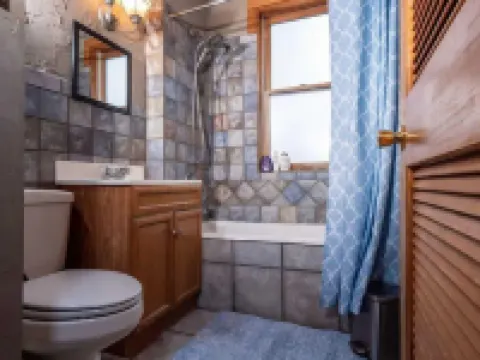 Top Rated - PRIME Location - Parking Free - CLEAN