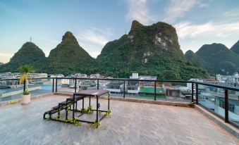 Yihan Mei'shu Resort(Yangshuo West street Li river Store)