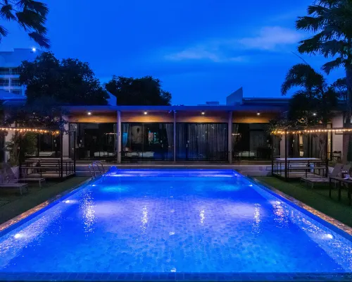 S Club & Hotel Hotels near ALANGKARN