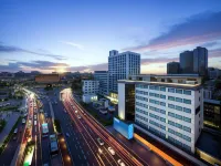 Ancient City Wall Side · Shuman Hotel (Xi'an Bell and Drum Tower Andingmen Subway Station Branch) Hotels near Lianhu