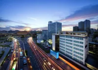 Ancient City Wall Side · Shuman Hotel (Xi'an Bell and Drum Tower Andingmen Subway Station Branch)
