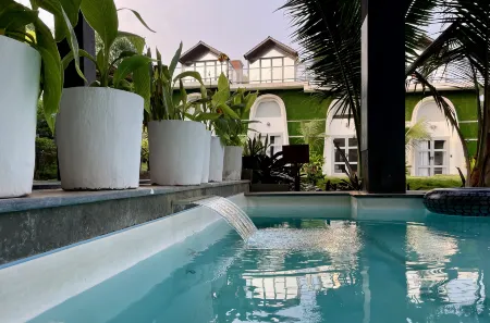 Nyast Valley Resort by Autumleafs, Goa Отели рядом с достопримечательностью «Club Cubana»