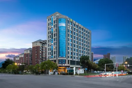 Yiman Hotel (Liuyang Sky Theater & China International Fireworks Center Branch) Отели рядом с достопримечательностью «Tansitong Former Residence»