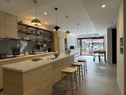 Yoshi Hotel - Tainan Sinmei Branch 海安路芸術街周辺のホテル