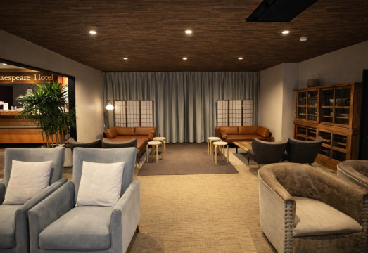 셰익스피어 호텔 외관과 주변 경관