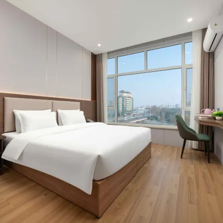 Tuke Light Stay Hotel (Weifang Railway Station North Square Taihua City Branch)