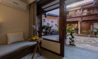 Yunjing Zhinan · New‑Chinese‑Aesthetics Designer Smart Inn (Big Water Wheel, Lijiang Ancient City)