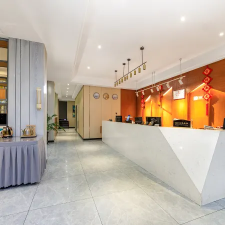 Silikar E-sports Homestay (Yifeng City Plaza Commercial Pedestrian Street)