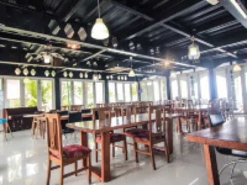 Allisa Resort Hotel Hoteles en Anyar