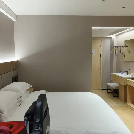 Xinghe E-Sports Hotel (Sanmen New Urban Area Xinhu Park)