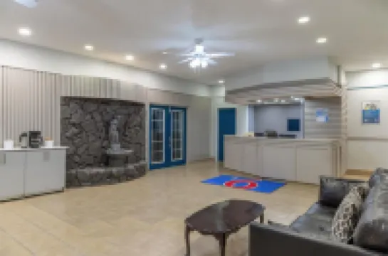 Motel 6 Cornwall, ON