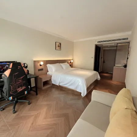 Qianhe · Rainforest Dai Villas | JUNGLE Esports Cityscape Hotel (Mengla Starlight Night Market)