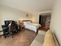 Qianhe · Rainforest Dai Villas | JUNGLE Esports Cityscape Hotel (Mengla Starlight Night Market)