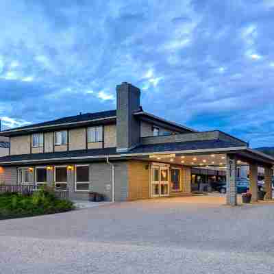 Days Inn by Wyndham Vernon Hotel Exterior