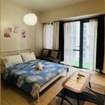 Henry's Newport Deluxe Condotel